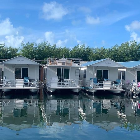 Aqua Lodges At Hurricane Hole Marina Stock Island Eksteriør bilde